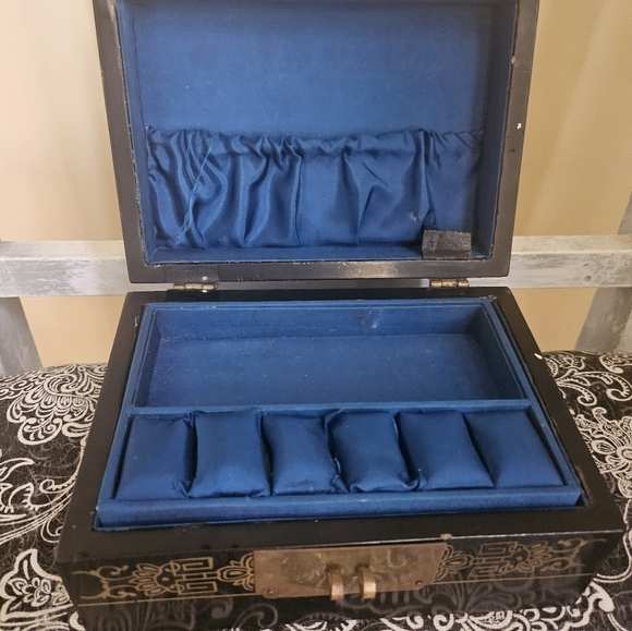 Older Vtg Chinese Lacquer Jewelry Box Hand Painted Carved Mother of Pearl Jade - Picture 9 of 15